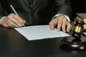 Céges ügyvéd: segítség társasági jog és cégjog területén